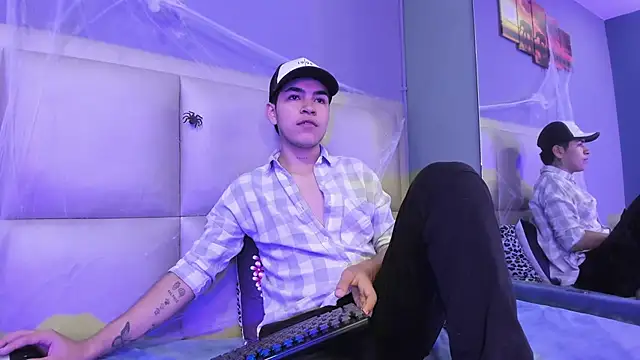 Snapshot of Jhonny_saenz chatting on October 2025 02:07:01 PM Jhonny saenz online show from October 2025 02:07:01 PM