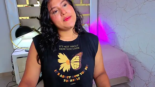 luna jonezz online show from November 2025 11:11:01 AM