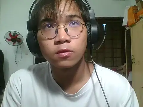 kave2033 online show from November 2025 03:33:01 PM