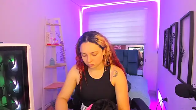 Snapshot of Nixy_Fresa chatting on October 2025 11:22:01 AM Nixy Fresa online show from October 2025 11:22:01 AM