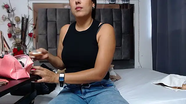 Snapshot of Salmma_Milf chatting on February 2026 11:42:01 AM Salmma Milf online show from February 2026 11:42:01 AM