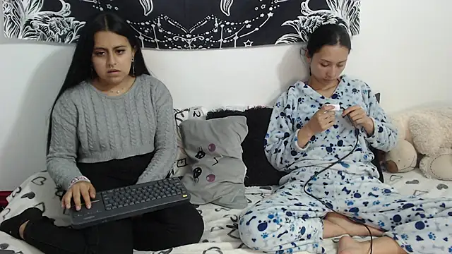 Snapshot of abby_n_emily chatting on April 2026 03:21:01 PM abby n emily online show from April 2026 03:21:01 PM