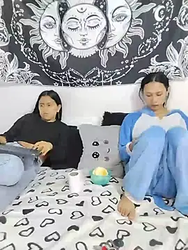 Snapshot of abby_n_emily chatting on May 2026 02:24:01 PM abby n emily online show from May 2026 02:24:01 PM