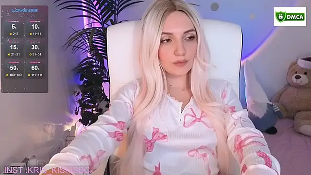 Snapshot of cute_cake chatting on December 2025 02:33:01 PM cute cake online show from December 2025 02:33:01 PM