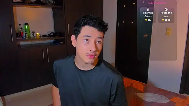 Lexmiller18 online show from November 2025 04:26:02 AM