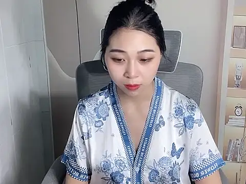 Lilybelle-e online show from October 2025 01:34:02 PM