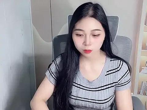 Lilybelle-e online show from November 2025 12:50:02 PM