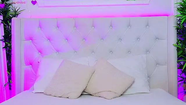 AriannaSins online show from December 2025 02:01:01 PM