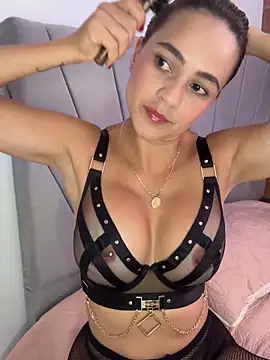 Snapshot of valentina_herrrera chatting on November 2025 03:56:01 PM valentina herrrera online show from November 2025 03:56:01 PM