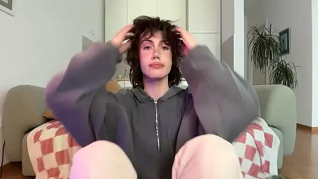 kira yoshika9e online show from April 2026 01:36:01 PM