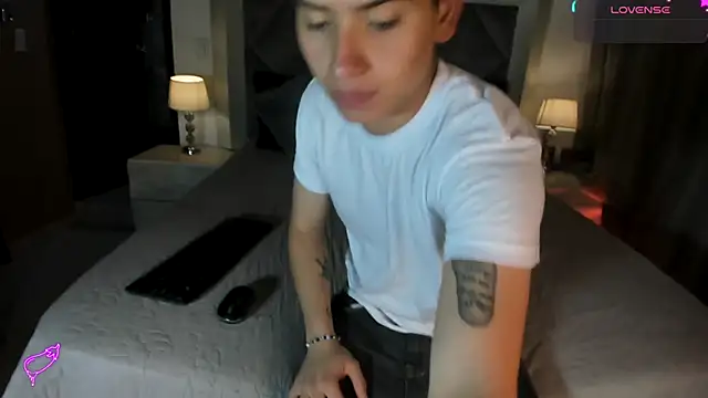 kinkypetite1 online show from October 2025 11:25:01 AM