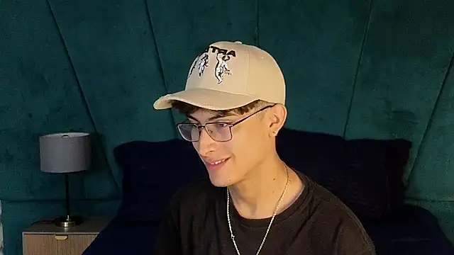 Aaron Eze online show from December 2025 09:46:02 PM