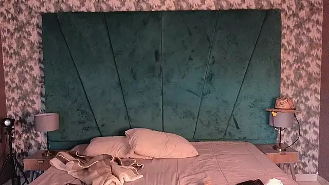 Aaron Eze online show from April 2026 12:03:02 PM