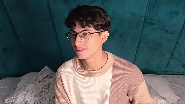 Aaron Eze online show from April 2026 01:16:02 PM