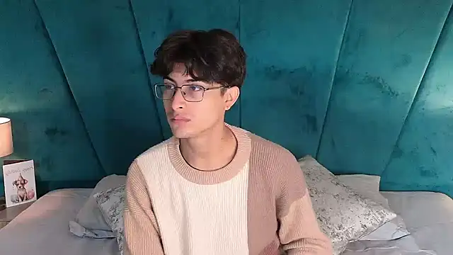 Aaron Eze online show from April 2026 02:21:01 PM