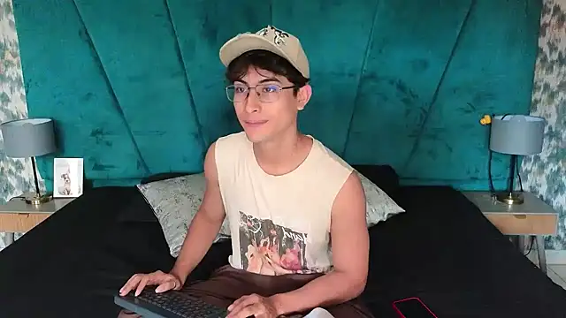 Aaron Eze online show from May 2026 05:40:01 PM