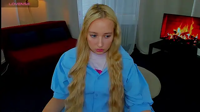 AuroraSkyee online show from October 2025 12:30:01 PM