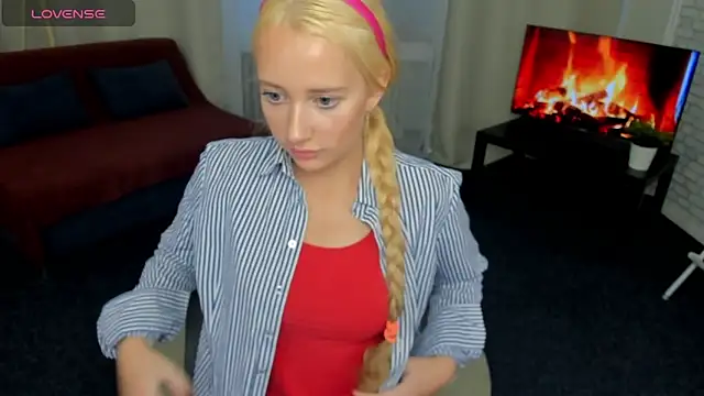 AuroraSkyee online show from November 2025 03:00:01 PM