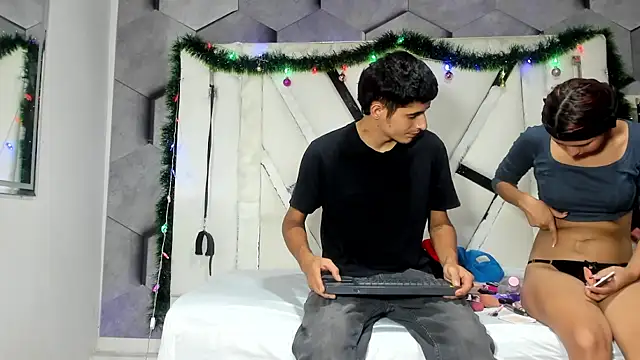 Snapshot of NicollAndJulian chatting on November 2025 01:14:02 PM NicollAndJulian online show from November 2025 01:14:02 PM