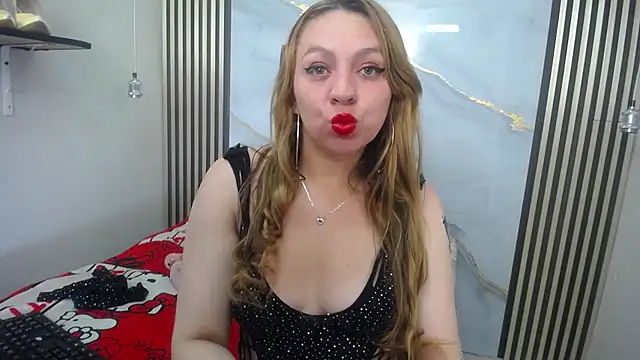 Snapshot of Miah-Princess chatting on February 2026 06:39:01 PM Miah-Princess online show from February 2026 06:39:01 PM