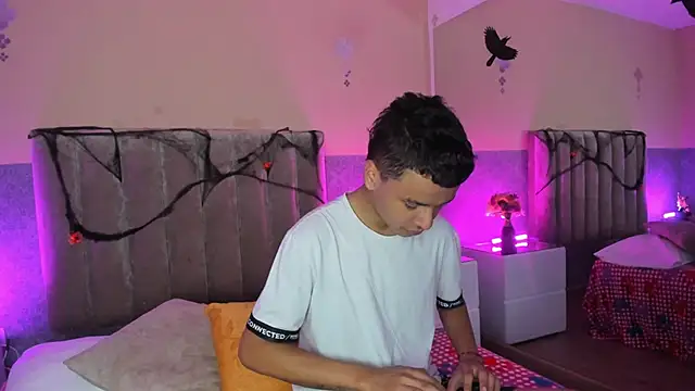 Snapshot of Xavier_Fox___ chatting on October 2025 03:31:02 AM Xavier Fox online show from October 2025 03:31:02 AM