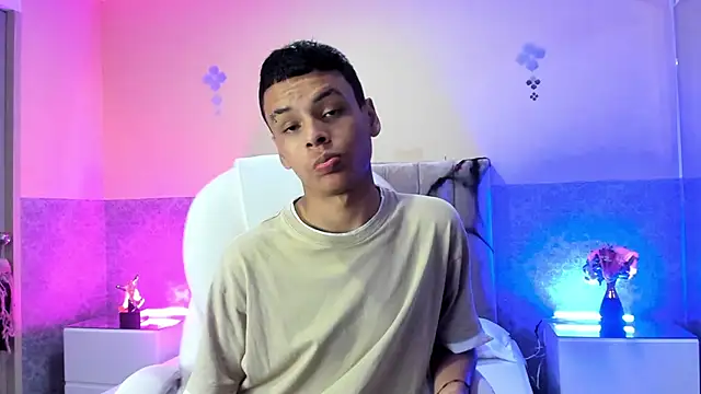 Snapshot of Xavier_Fox___ chatting on October 2025 04:24:01 AM Xavier Fox online show from October 2025 04:24:01 AM