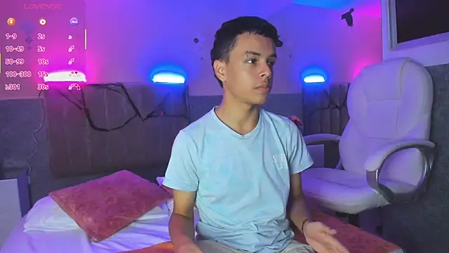 Snapshot of Xavier_Fox___ chatting on October 2025 04:51:02 AM Xavier Fox online show from October 2025 04:51:02 AM