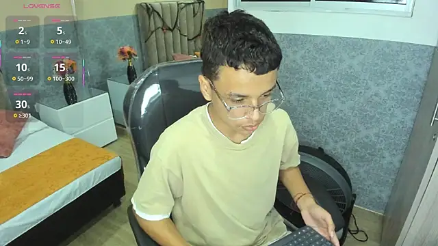 Snapshot of Xavier_Fox___ chatting on October 2025 04:02:02 AM Xavier Fox online show from October 2025 04:02:02 AM