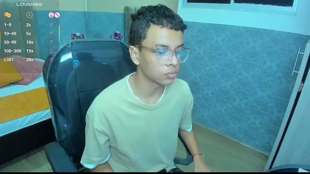 Snapshot of Xavier_Fox___ chatting on November 2025 12:27:02 PM Xavier Fox online show from November 2025 12:27:02 PM