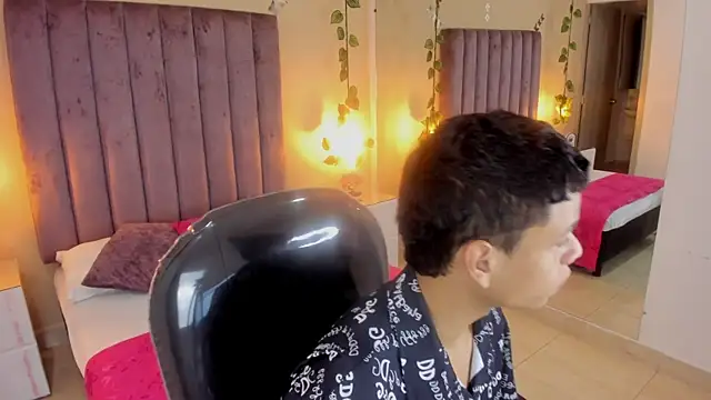 Xavier Fox    online show from November 2025 12:38:02 PM