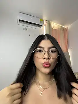 Julietalcl online show from April 2026 08:15:01 PM