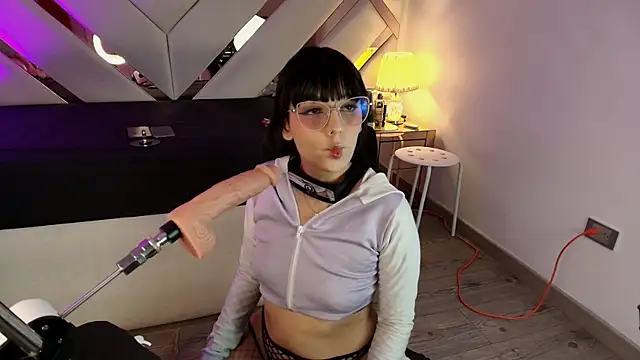 michelle cutee  online show from June 2026 08:15:01 PM