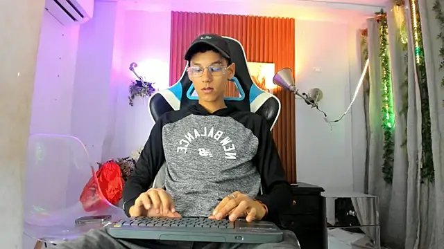 AQUARIUS x online show from October 2025 11:24:01 AM