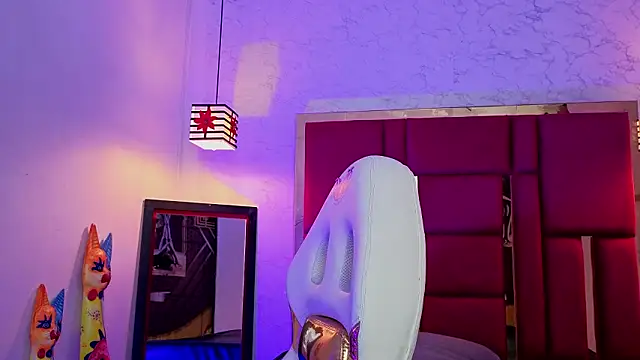 moon winy online show from March 2026 07:06:02 PM