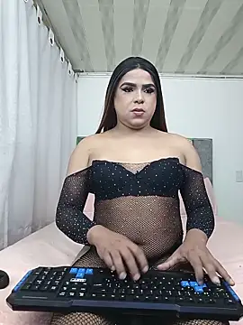 IvettePetit online show from May 2026 11:01:02 PM