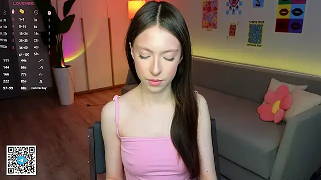 Snapshot of Yasmin_Kass chatting on April 2026 06:33:01 AM Yasmin Kass online show from April 2026 06:33:01 AM