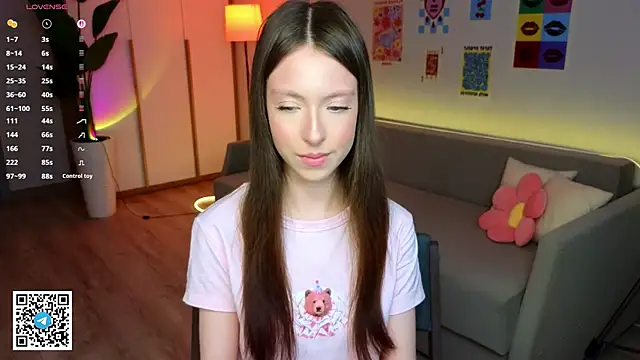 Snapshot of Yasmin_Kass chatting on April 2026 07:28:01 AM Yasmin Kass online show from April 2026 07:28:01 AM