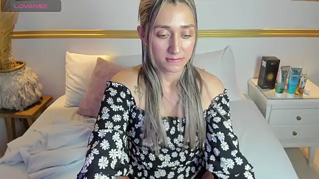 karlyy  online show from October 2025 08:02:02 PM