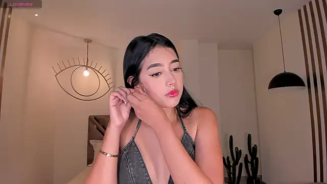 ScarlettBlaze  online show from May 2026 12:01:01 PM