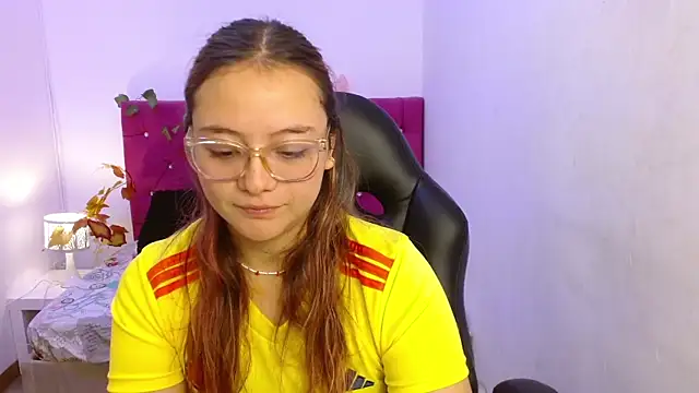 Red Lola  online show from October 2025 12:50:02 PM