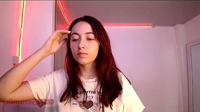 Snapshot of ninna_rose2004 chatting on November 2025 10:52:01 PM ninna rose2004 online show from November 2025 10:52:01 PM