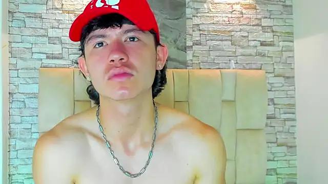 Snapshot of Owenn_17 chatting on October 2025 05:10:01 AM Owenn 17 online show from October 2025 05:10:01 AM