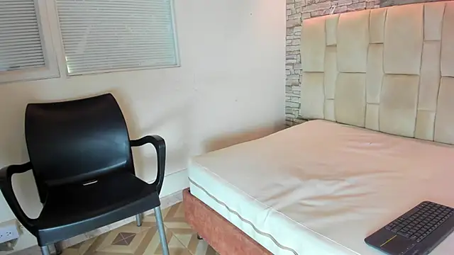 Snapshot of Owenn_17 chatting on October 2025 03:51:02 AM Owenn 17 online show from October 2025 03:51:02 AM