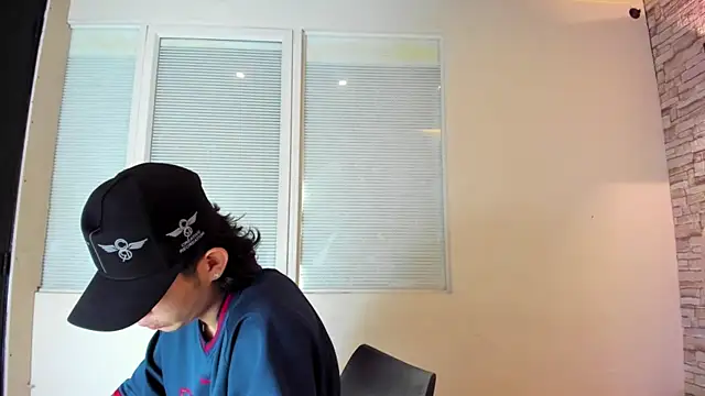 Snapshot of Owenn_17 chatting on October 2025 04:12:02 AM Owenn 17 online show from October 2025 04:12:02 AM