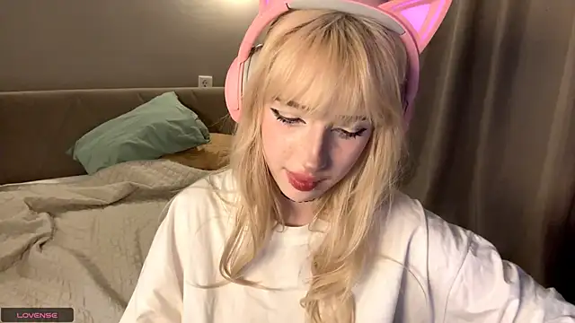 Snapshot of Milkmoriee chatting on November 2025 03:56:02 PM Milkmoriee online show from November 2025 03:56:02 PM