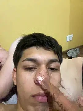 Gayunidos online show from March 2026 03:43:01 AM