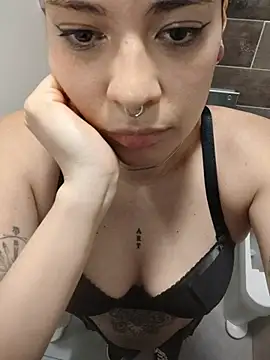 Snapshot of Natimiau chatting on December 2025 11:21:02 PM Natimiau online show from December 2025 11:21:02 PM