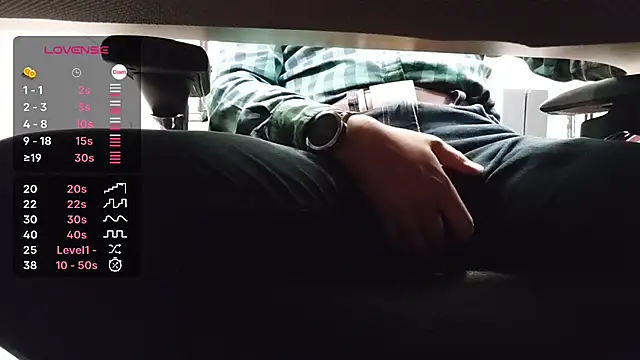 Snapshot of Mister_Majestic chatting on November 2025 02:16:01 PM Mister Majestic online show from November 2025 02:16:01 PM