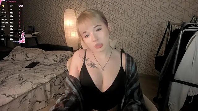 NayaValen online show from February 2026 03:43:01 AM