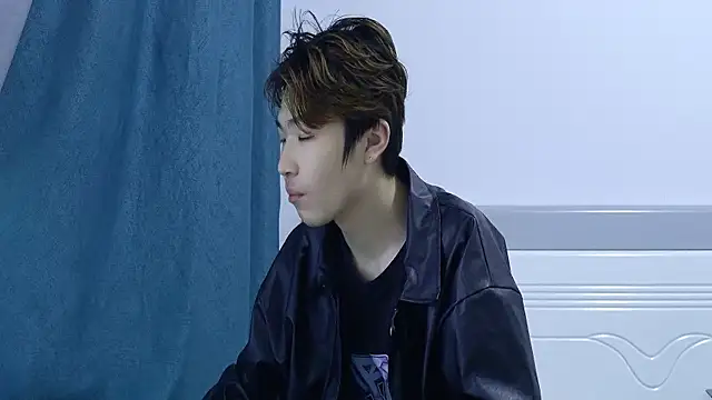 Snapshot of Stuffy-111 chatting on April 2026 09:32:02 AM Stuffy-111 online show from April 2026 09:32:02 AM